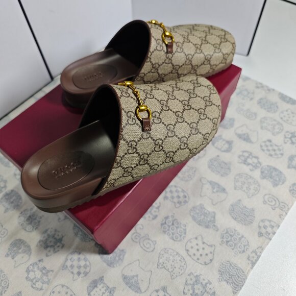 Gucci Women`s Shoe - Picture 2 of 5